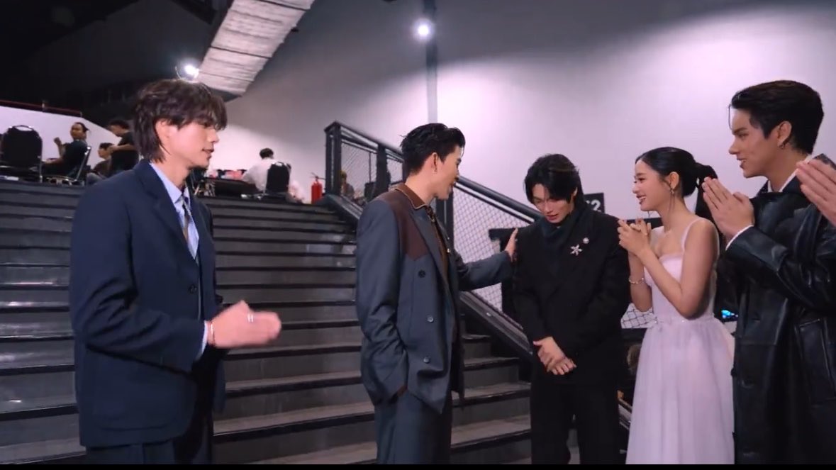 mheexmom's tweet image. ช็อตตบบ่าวินเมคือคุณธีร์ไม่เอาไรแล้ว 555555555

#MeAndTheeSeriesFinalEP