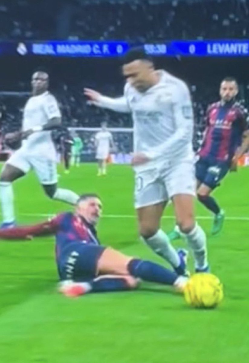 💥 Lamine yamal 

🚨El Real Madrid ROBA Y LLORA

💣💣RT SI ESTAS DE ACUERDO💣💣