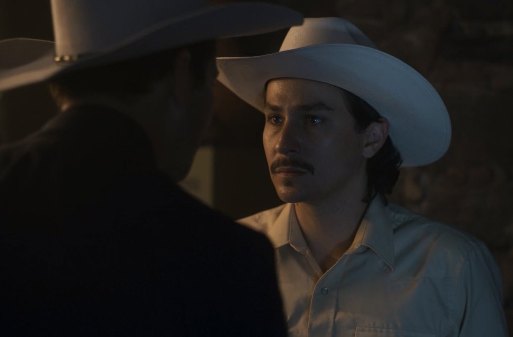PasdeGavilanes's tweet photo. #PasiónDeGavilanes2 #PDG3 Óscar intenta localizar a Adela Carreño para ayudar a sus sobrinos. https://t.co/jomHQ4cy4f