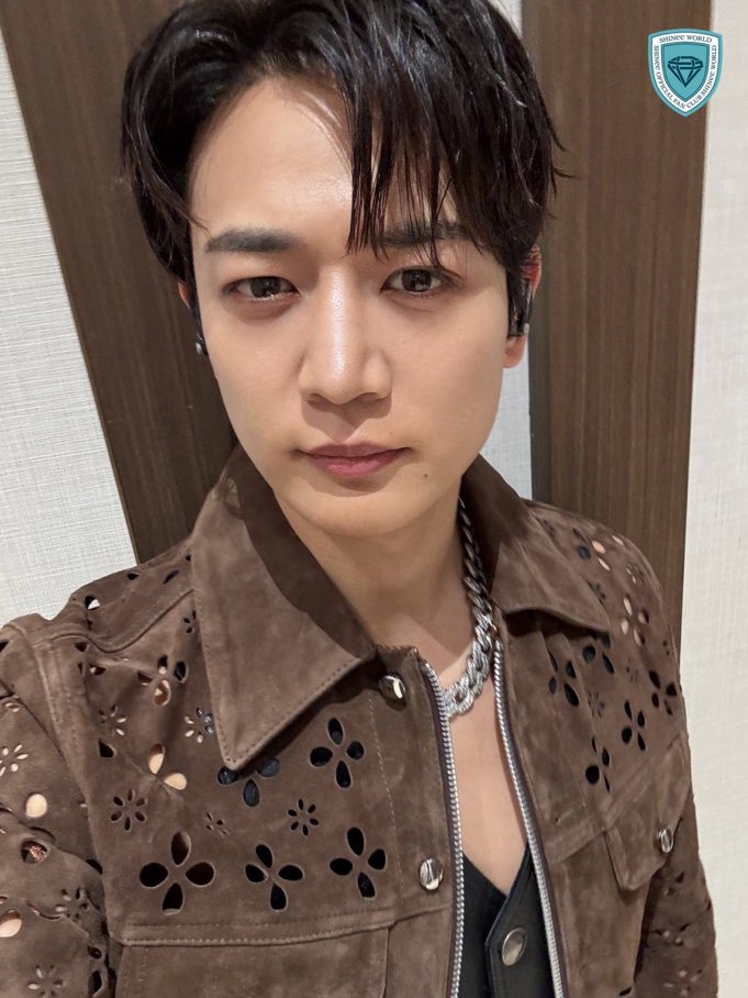 han__5hinee's tweet image. Face card is insane it makes me angry like why tf he’s THIS gorgeous