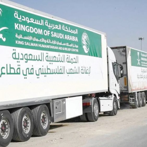 CryptoNewsHntrs's tweet photo. 🚨 JUST IN: 🇸🇦 SAUDI WINTER AID IS ON ITS WAY TO GAZA TO SUPPORT PALESTINIAN STUDENTS WITH THE START OF THE ACADEMIC YEAR TOMORROW! 📚✊ 

#Gaza #SaudiAid #CryptoNews #PalestinianStudents #Solidarity https://t.co/dRpqgMpQwK