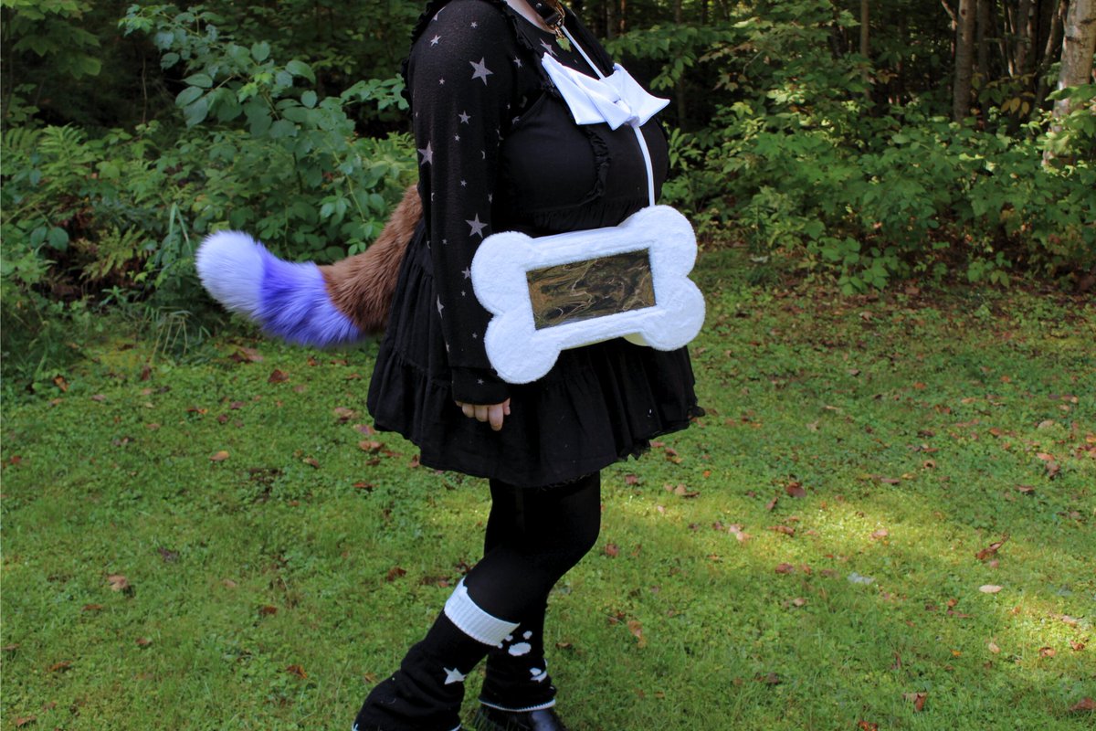 collarpilled's tweet image. I want to give a big thank you to everyone who supported my shop in 2025, so I will be giving away one bone bag + goodies to a random winner!

Rules:
- follow me!
- like/rt this post
- go fill out the google form!

winner will get one bag, a pin, a keychain, and a bone plush!