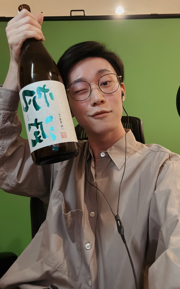 ビエラ33歳になりました😎🖐️🎶🎉
母親から送られてきた日本酒『帆波』(僕の苗字)