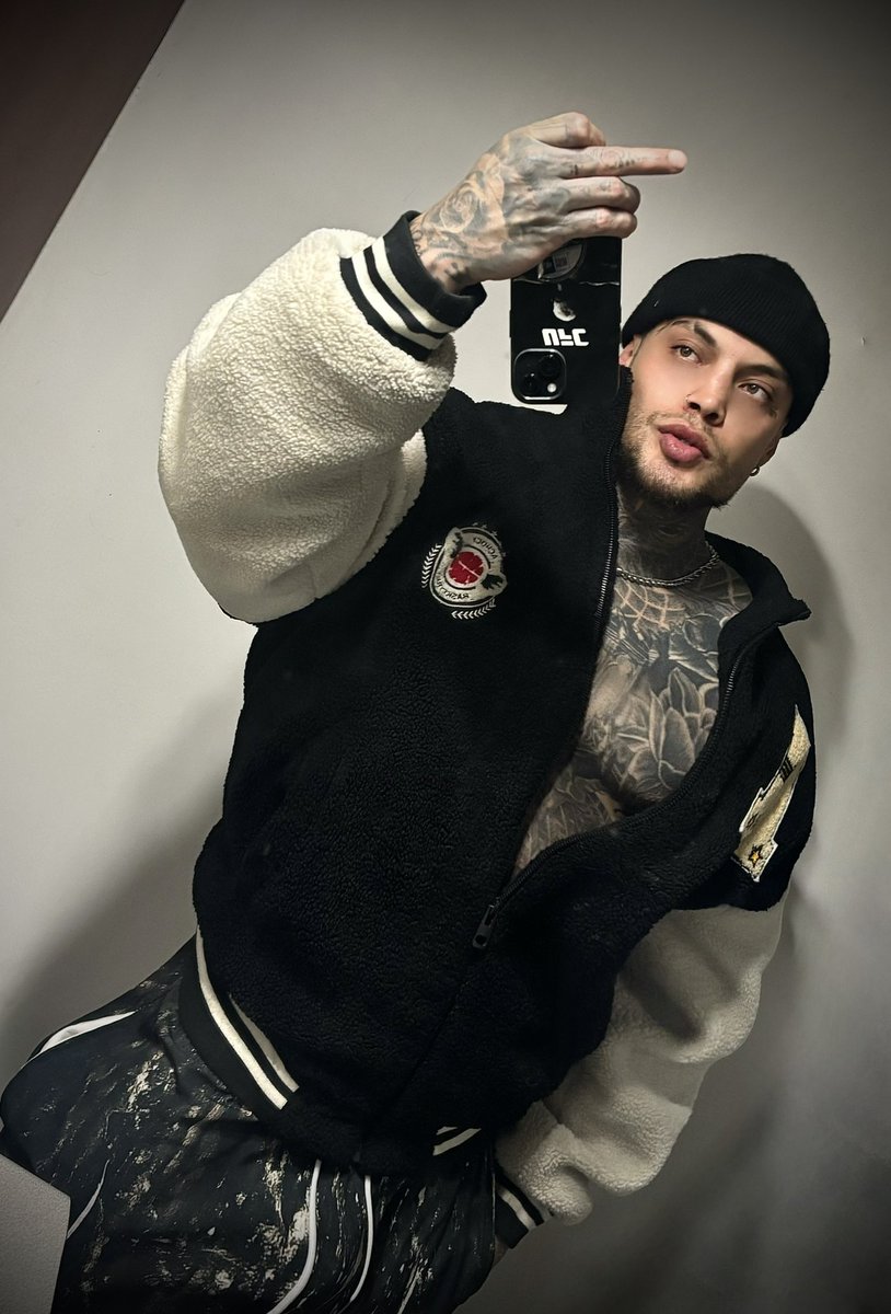 Angelo Vecker (@angelo_vecker) on Twitter photo 