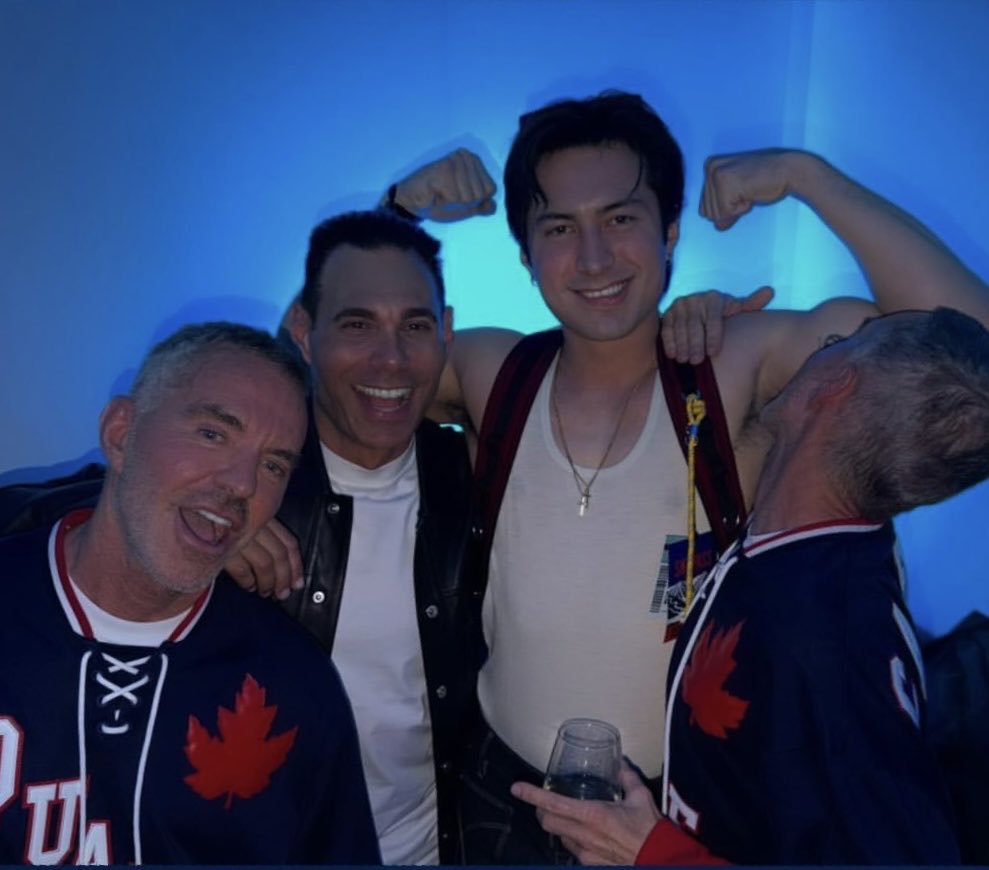 storriesnicx's tweet photo. @Belcamala @strawberetae @thkmadame Girl why are old men licking his arms. #gutterbehaviour https://t.co/YRqCfnc7Sx