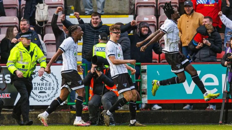 The Scottish Cup just never disappoints.

Dunfermline 5th in the Championship and hadn’t played a game for almost a month, then they beat Hibs with a 92nd minute winner.

Incredible 🏁👏