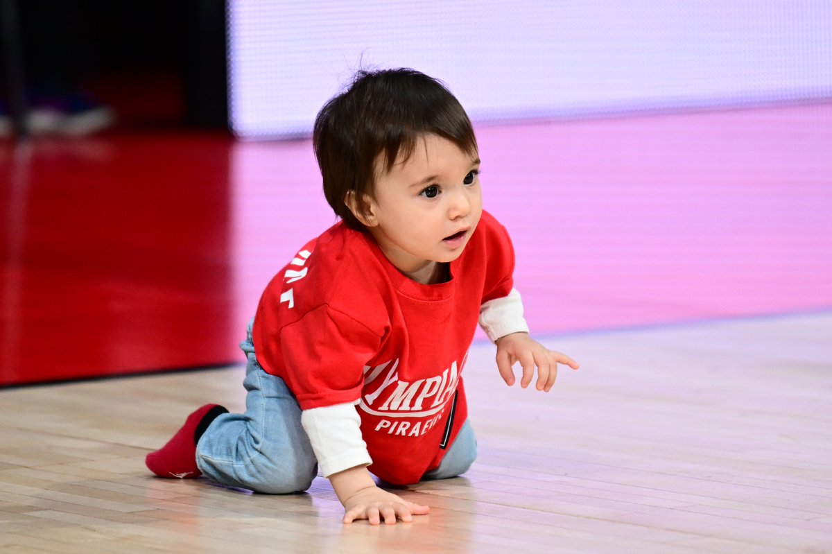 Olympiacos_BC's tweet photo. What a baby race! ❤️🤍

#OlympiacosBC  #WeAreOlympiacos #TogetherWeFight #OLYMAR https://t.co/lkz7bMybhj