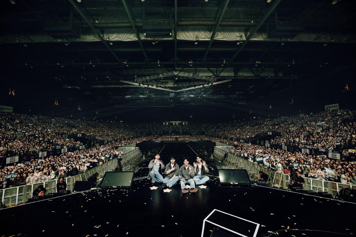 day6official's tweet image. [ #DAY6_BEHIND ]

DAY6 10th Anniversary &amp;lt;The DECADE&amp;gt; in #HONGKONG - DAY1

수많은 별들도 우리의 사랑을 지켜본 오늘💞
항상 고마워요 👋

=

Countless stars watched our love tonight 💞
Thank you as always👋

#DAY6 #데이식스
#The_DECADE
#DAY6_10th_Anniversary