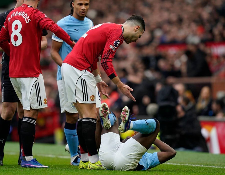 SimplyUtd's tweet image. 🚨🗣 Pep Guardiola on whether Dalot should have been sent off: 

"You could say that, you could say that that red card would have changed the course of the game. It's easy for me to come here and say it should have been a red card, but that's not what matters. We won't progress…