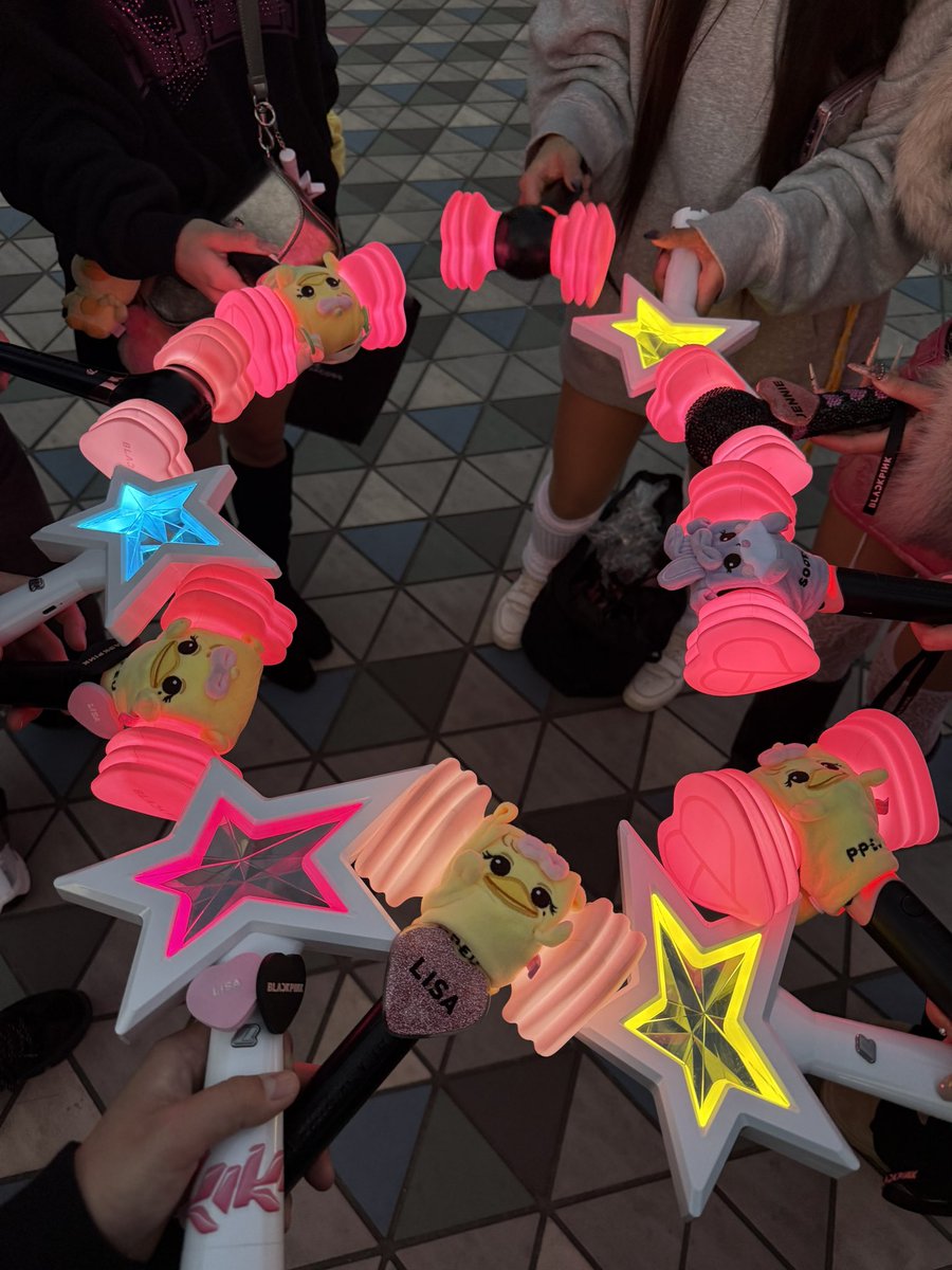 明日最終日なんで会えてない人ほんとに会いたい😭😭