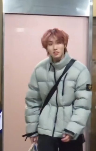 quokkaret_'s tweet photo. effortlessly beautiful jisungie 💜 https://t.co/k5OhFRcgTg