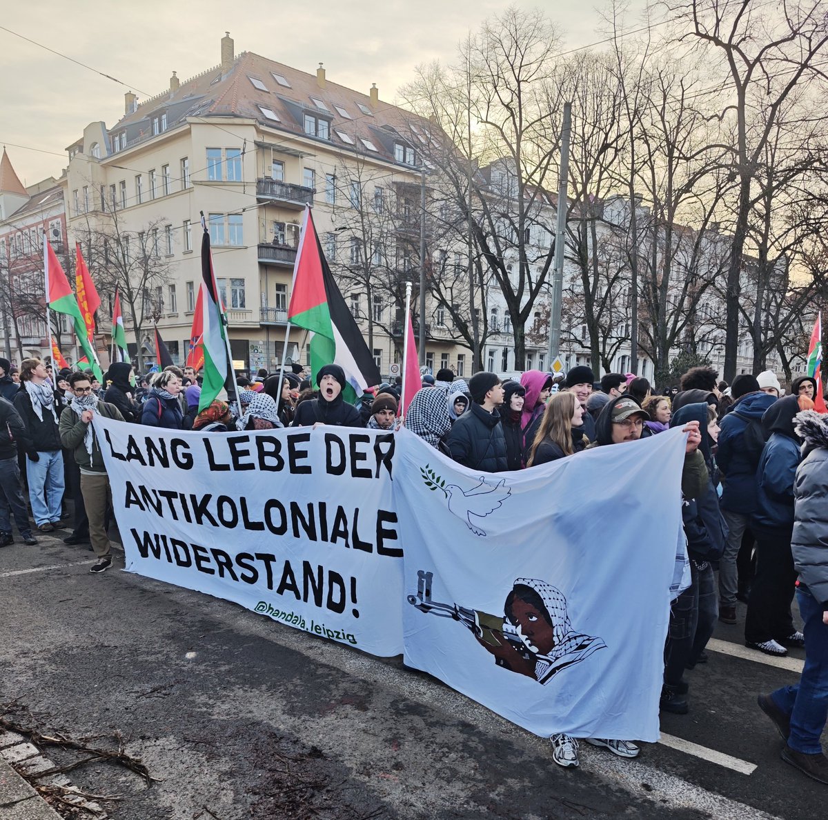 Der Widerstand lebt. Handala lebt. Antideutsche viel weniger.
Leipzig ist und bleibt 🇵🇸
#le1701