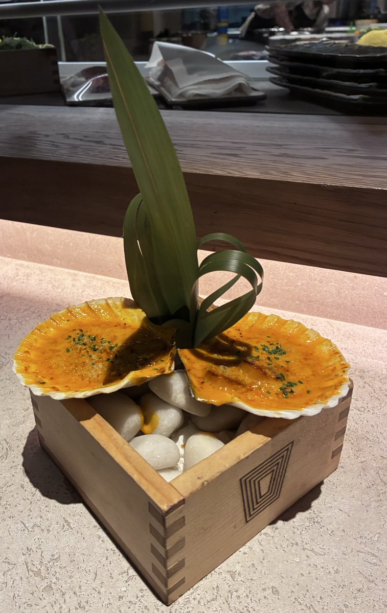 El Madrid más internacional con nuevos participantes como Osaka Nikkei (triunfando en Latinoamérica durante 20 años). Un sitio (espectacular) para pasarlo muy bien y comer muy rico. Y ojo a los cocteles con pisco. Tienen su propio bar, Kero Bar.