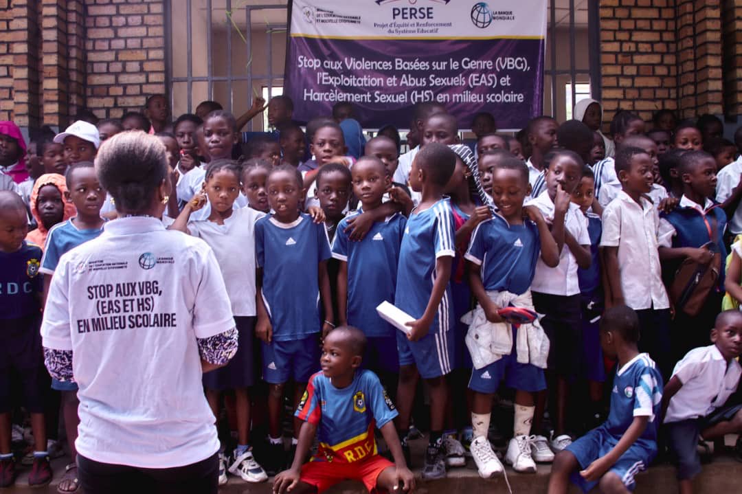 afiamama's tweet image. 🧑‍🏫 5 éducateurs ont renforcé leurs mécanismes d’alerte et de signalement. 
Leur rôle clé 🔑 ? 
✅intervenants rapides, 
✅soutien aux victimes, et 
✅création d’une culture de prévention et de respect dans leurs écoles. 🤝 #ProtectionActeurs
@vifede_rdc 
3/7