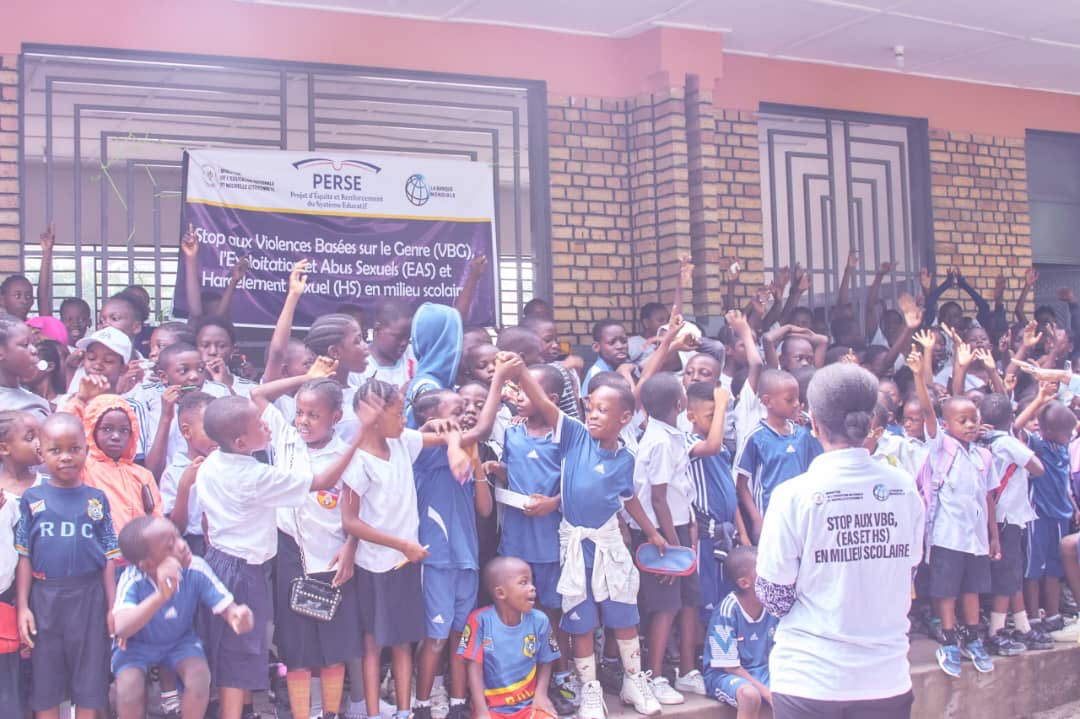 afiamama's tweet image. 🔎 Les échanges ont permis d’aborder:
➡️ Comment repérer les signaux d’alerte,
➡️ Encourager chaque enfant à s’exprimer &amp;amp; 
➡️ Leur faire connaître les personnes de confiance vers qui se tourner en cas de problème. 
🗣️ #DroitsDeLEnfant
4/7