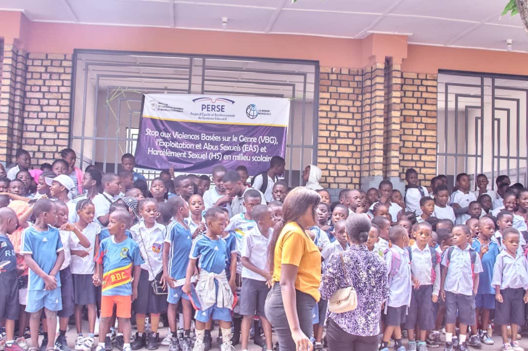 afiamama's tweet image. 🎓 Ce projet contribue à bâtir un environnement éducatif où chaque enfant 👧 👦 peut apprendre, 
s’épanouir et se sentir en sécurité.
La prévention précoce combat durablement les violences et favorise un changement de culture. 🌍 #ÉducationSûre
5/7