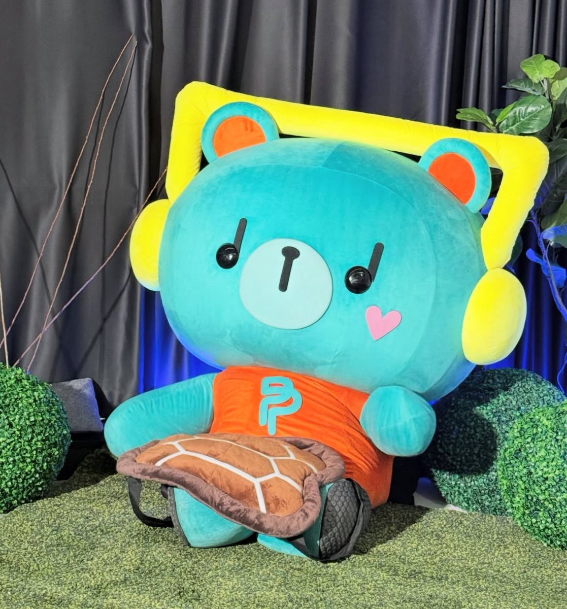 narawheatbread's tweet image. omg permpoon stole kingman’s turtle shell and (finally) played it like a hand pan 😆 poor p’perm got shouted at to get a grip 😹 

#MeAndTheeSeriesFinalEP #PERMPOON