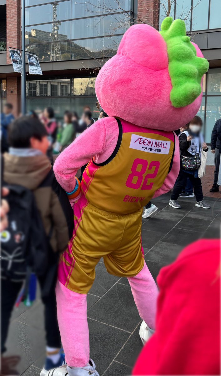 ビッキーってこんなに大きかったんだ。びっくりした🫢
そして公式のプロフみたら182cm！そりゃでかいや！
#Bリーグオールスター 
#秋田ノーザンハピネッツ
#ビッキー