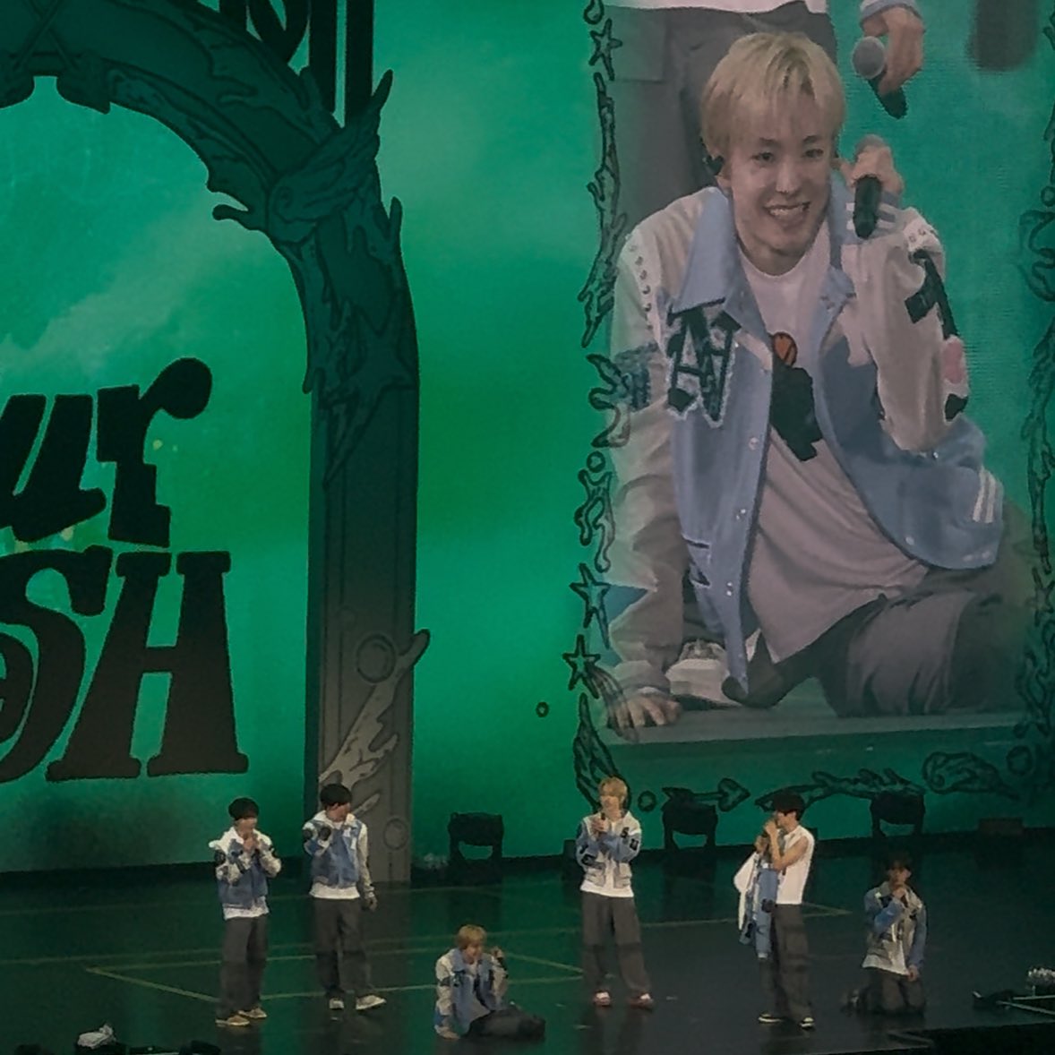 diffe486's tweet image. 260117 #유우시
유우시가 응원봉 파도타기 보고
멧챠 키레이데시타요.  함…….