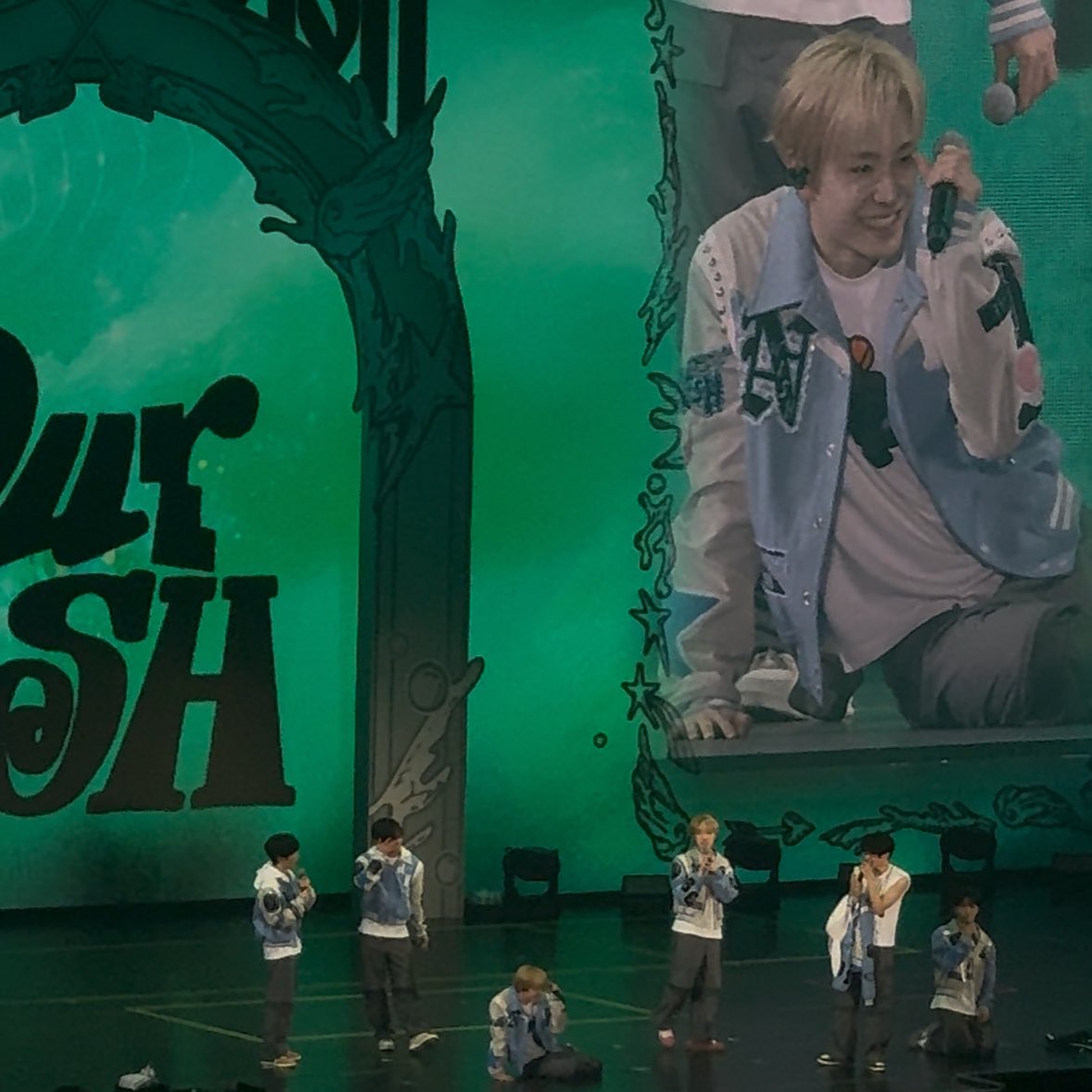 diffe486's tweet image. 260117 #유우시
유우시가 응원봉 파도타기 보고
멧챠 키레이데시타요.  함…….