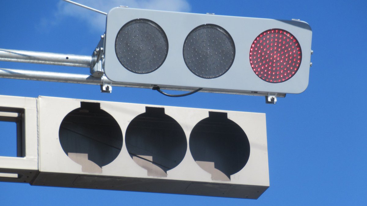 芦屋市呉川町 デザイン信号機の更新途中