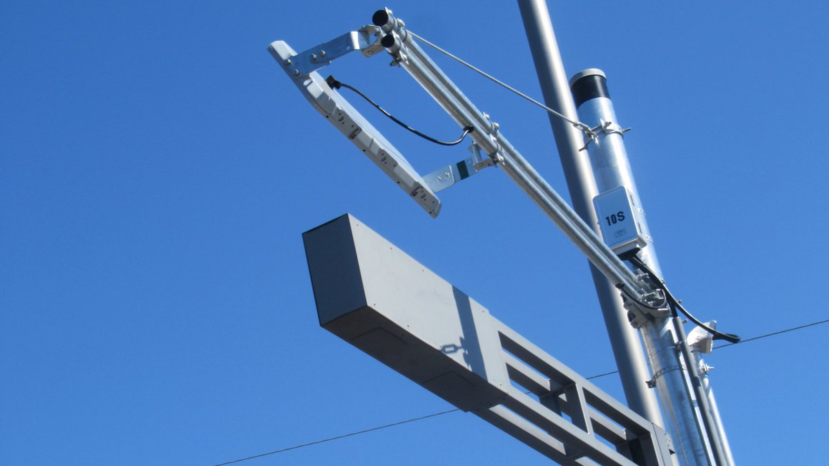 芦屋市呉川町 デザイン信号機の更新途中