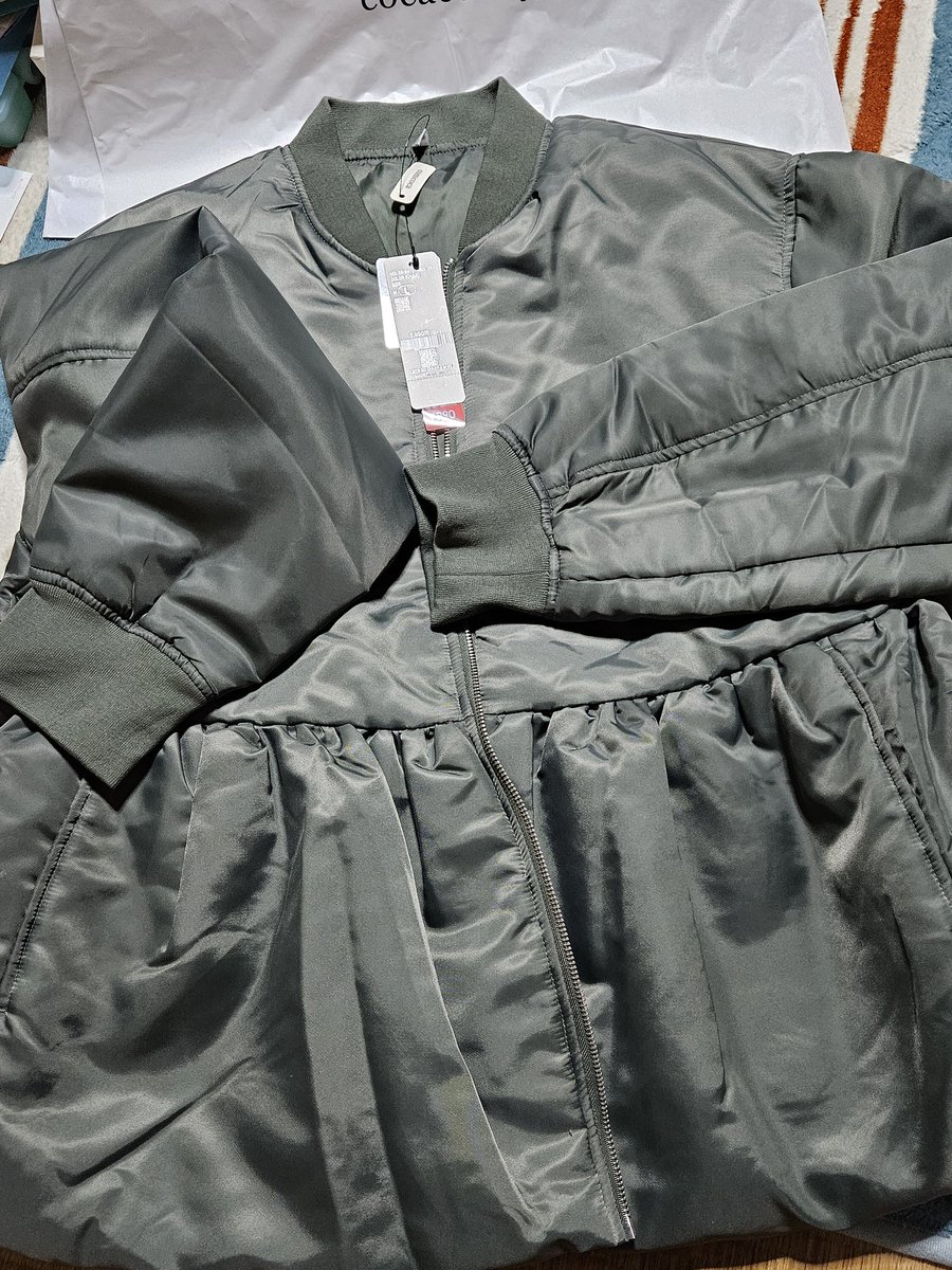 hiyokotti2's tweet image. ねーねー‼️きいてきいて😆
#coca さんで5990円のペプラムアウターが990円やってん‼️
もう即買いです❤️
レイヤードブラウスも990円やったしこれも即買い❤️
幸せすぎる😍
今日イチテンション上がった～⤴️⤴️わーい🙌😆🍀