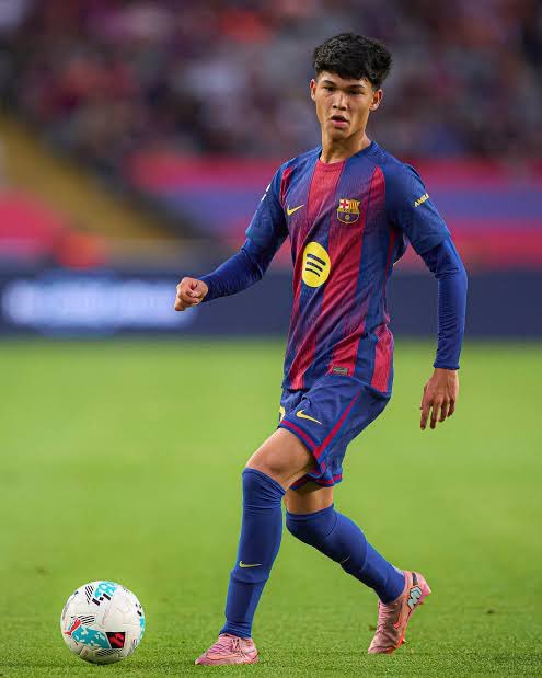 BarcaNewsFRA's tweet image. Dro part principalement pour le « manque de temps de jeu » mais aussi financier. Il ne faut pas être voyant pour le deviner. Quitter Barcelone pour le PSG, c’est purement financier. On a eu quelques exemples : Tenas et Xavi Simons les plus récemment. 

Mais à son âge, on peut le…