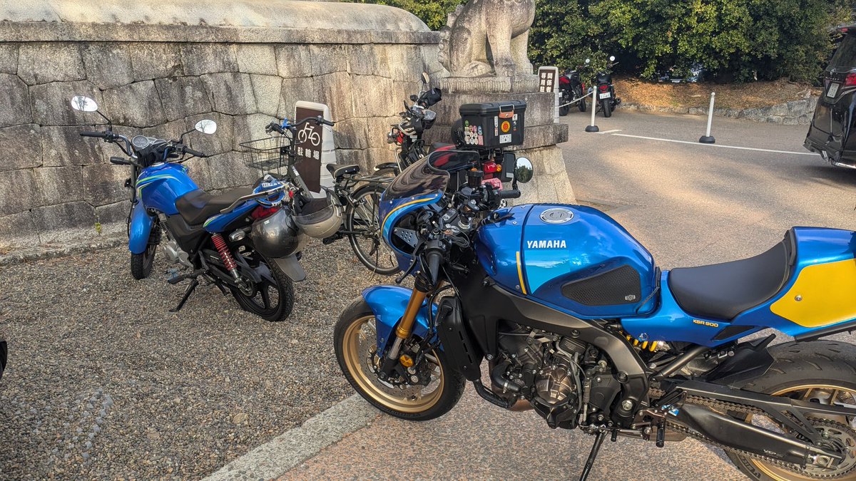 SR_Rider_Jay's tweet photo. ちなみにバイク無料で停められます
駐車スペースは砂利が敷いてあるので気をつけてください
後から入れると出やすいかもですね
スタンドも埋まりやすいので注意です
砂利じゃない駐輪スペースもあるっぽいけどね https://t.co/kgxKaYZfJd
