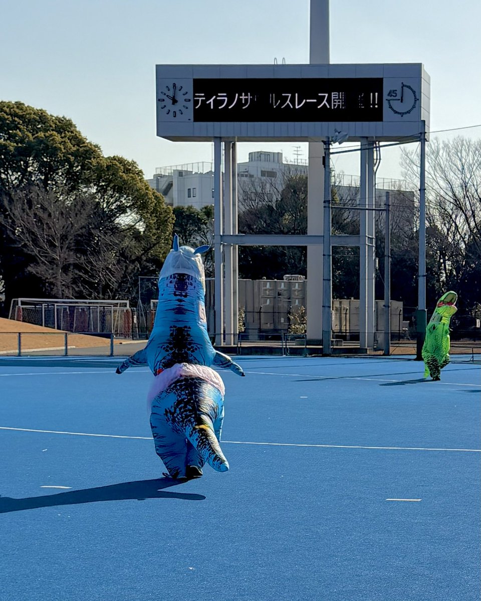 shirotan865's tweet image. 今日は大井ホッケー競技場での
ティラノサウルスレースに参加🦖

青い人工芝が気持ちよく、さらにお天気が良かったので、ポカポカフカフカで、途中お昼寝ティラノがいっぱい😆

ダンスタイムも盛り上がって楽しかったです♪

#ティラノサウルスレース
#ティラ活アイドル
#ティラノレース