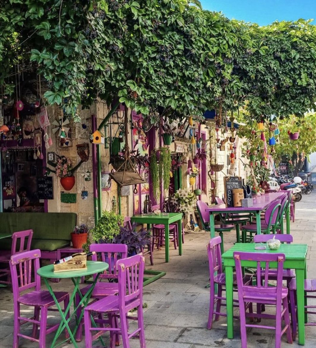 Türkiye'nin en sakin yerleri belli oldu:

Ahlat - Bitlis
Akyaka - Muğla
Eğirdir - Isparta
Foça - İzmir
Gökçeada - Çanakkale
Göynük - Bolu
Halfeti - Şanlıurfa
İznik - Bursa
Köyceğiz - Muğla
Perşembe - Ordu
Seferihisar - İzmir
Taraklı - Sakarya
Uzundere - Erzurum
Yalvaç - Isparta