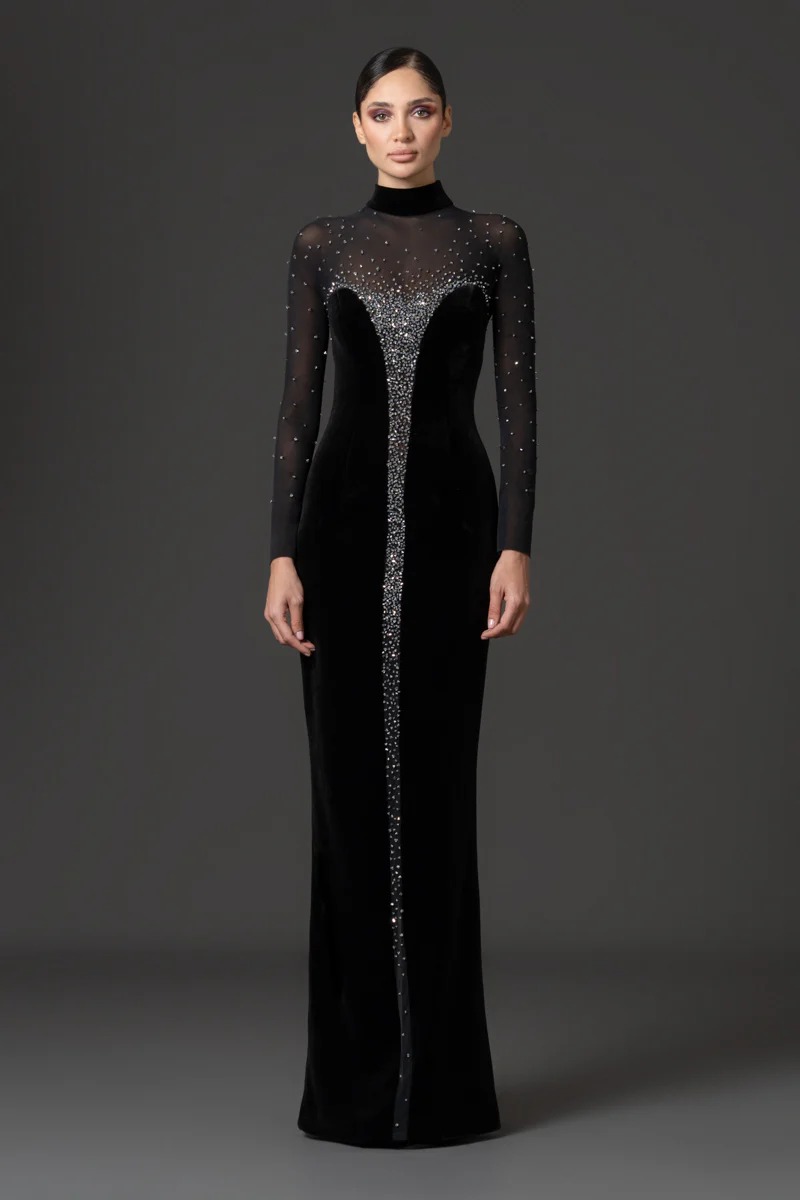 Hawacom_TV's tweet image. #جان_لويس_صبجي ما قبل خريف 2026 
مجموعة تنحت الجسم برقة بين الأسود والخردلي، تفاصيل مطرّزة وأثواب منحوتة وغنية بالزهور، كل قطعة تحكي قصة أناقة وفخامة وقوة.
كل ثوب يبدو كأنه مشغول بعناية ليحتفل بالجمال والجرأة
#JeanLouisSabaji #ReadyToWear #PreFall2026