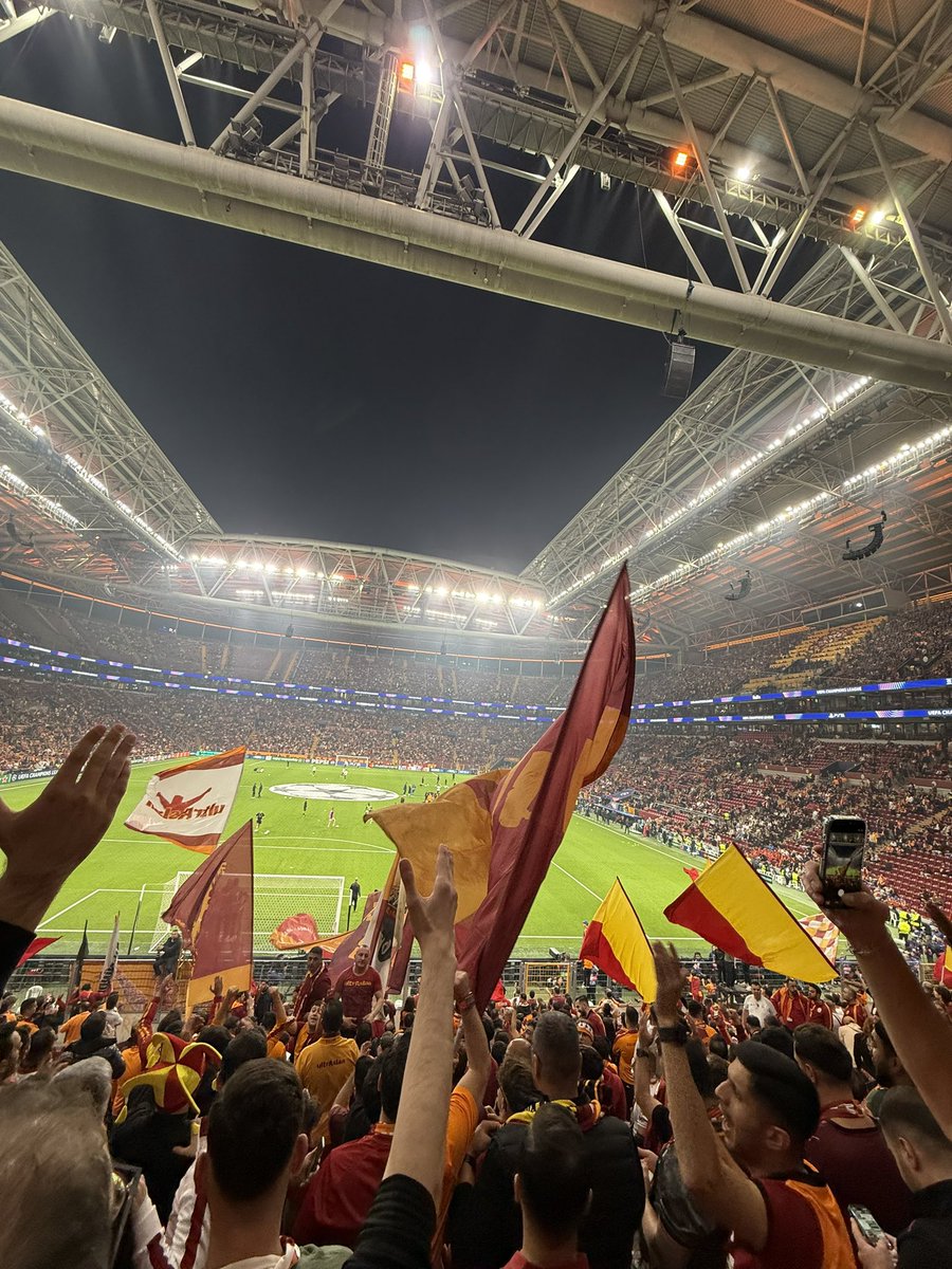 Galatasaray şampiyon olur bu sene de Allah’ın izniyle. 

#BugünGünlerdenGALATASARAY