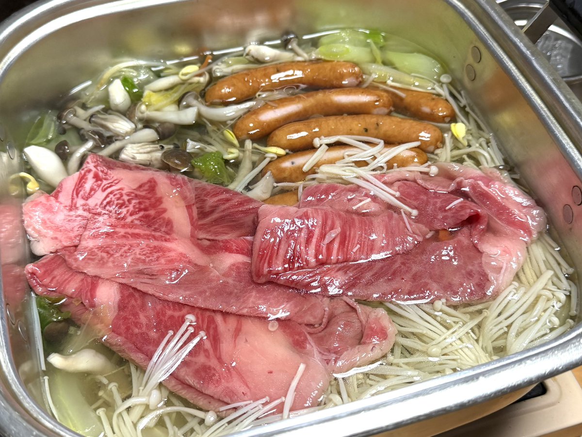 UsePon's tweet image. 霜降りの良い肉もらったから今夜はしゃぶしゃぶ〜🐃しゃぶ🤩
