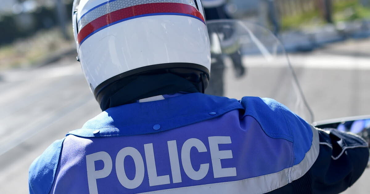 leprogreslyon's tweet photo. 🔴 « Incapable de se relever » : un motard de la police percuté lors d’un #rodéo en Presqu’île de #Lyon vendredi soir.

➡️ https://t.co/ijjn3v4PTd https://t.co/G1NDNdWs8q