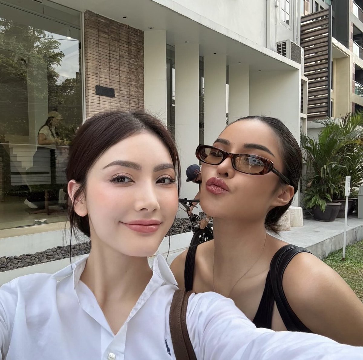 NoengSim's tweet image. Ontem as meenbabe juntas e hoje as maes delas juntas 
Realmente o melhor fandom do mundo 😭😭😭🫶🏽

MEENBABE 2026 FIRST CHAPTER17
#มีนเบ้บ #meenbabe
#มีนาริณา #อุ้มทวีพร