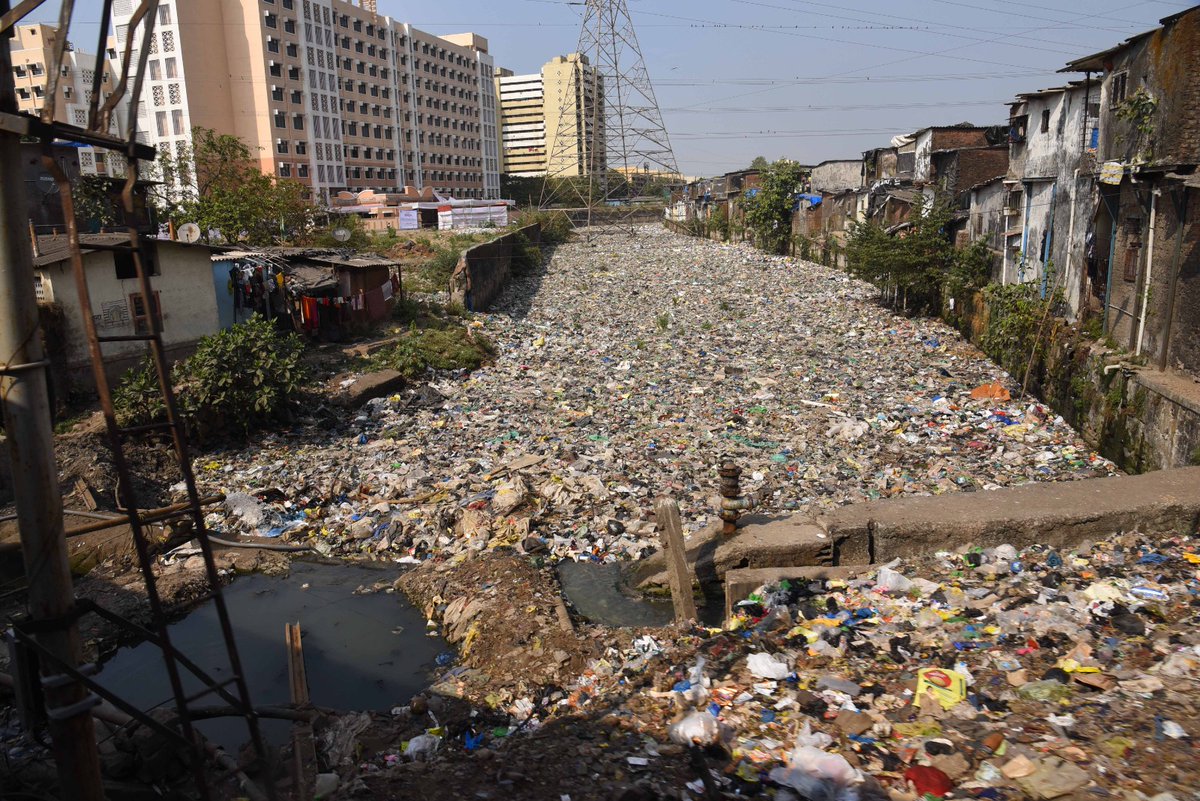 timesofindia's tweet photo. #InPics | A stark reminder of neglect —a waterbody in #Mankhurd, #Mumbai, lies suffocated under floating garbage between Lallubhai Compound and Sonapur, raising urgent questions about urban waste management and environmental responsibility.

#Mumbai #Mankhurd #PollutionCrisis https://t.co/zVS2BHHwnK