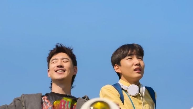 kdrama_menfess's tweet photo. Guys rekmondasiin •kdm• atau film yg chemistrynya kuat banget kayak om sm keponakan ini, not in romantic way yaaa lagi bosen sm yg romance https://t.co/xrY7TeqSEj