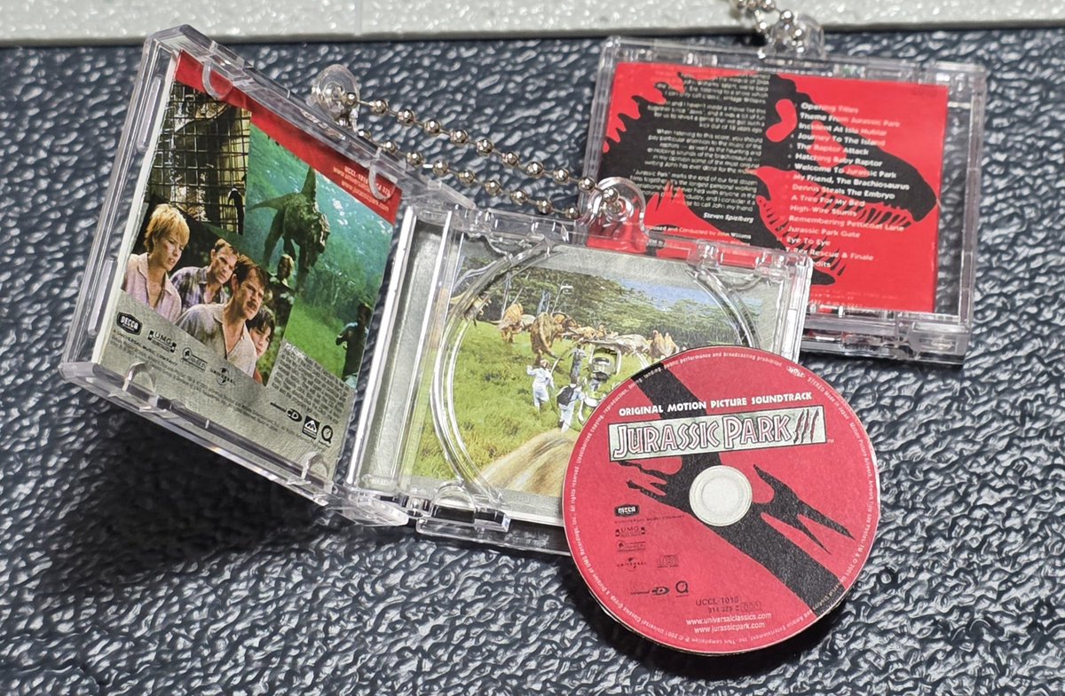 100均で話題のミニチュアCDケース
コンビニのコピー機で手持ちのジャケットをコピー。
倍率を34%に設定👍