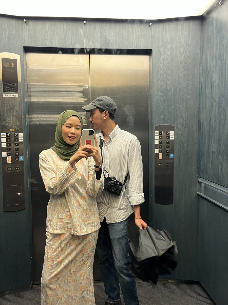 livelovelanjiao's tweet photo. 13-14.12.2025
📍KL 
A bit late to post but im so thankful for this hardworking man besides my father. I hope Allah will grants you all his blessings and rezki to you sayang. Finally got to teman him doing photography work and got new book hihi🥰🫶🏻 https://t.co/vWQMUZKwC4
