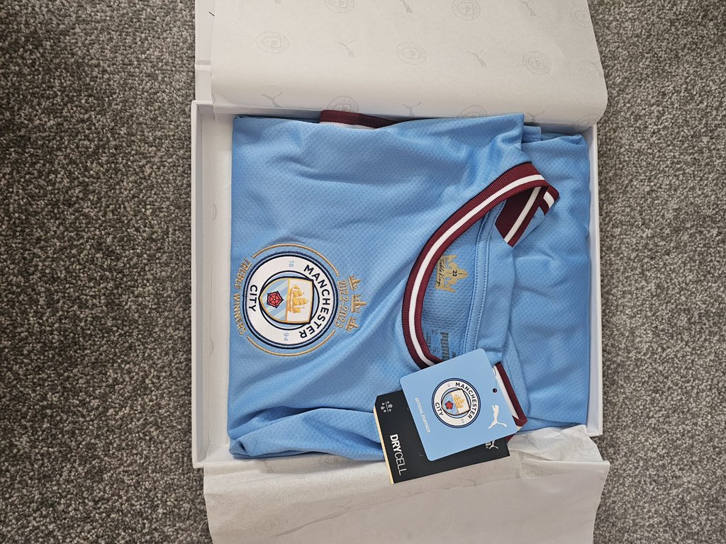 One for real collectors 🩵

Manchester City 2022/23 Treble Winners commemorative jersey
Official PUMA • Boxed • Tags on

Serious collector value

Lagos meet-up / shipping available.

DM if interested.
#MCFC #TrebleWinners #FootballMemorabilia