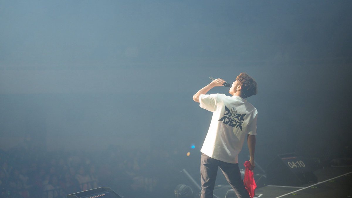 araeshingo's tweet photo. 武道館LIVEに関わっていただいた全ての皆様、ありがとうございました。

夢を叶えることができました。

「誰もが挑戦を楽しむ世界を創る」というビジョンを、100名のダンサー、大勢のスタッフ、応援してくれる方々と体現することができました。

ステージからの景色、一体感は一生忘れません。

身の丈に合わない挑戦だったので、小さくないトラブルがたくさん起きました。

僕の力が足りないばかりに、至らない点があったり、悔しい想いをさせてしまうことも、準備中から本番にかけてたくさんありました。

それでも、ステージが終わった後、迎えてくれたみんなが最高に喜んでくれていた瞬間に、心から挑戦してよかったと感じることができました。

夢を叶えられたことより、みんなが喜んでくれたことの方が嬉しかったかもしれない。

全員で自由を証明できたね。

本番後、「私も本気で生きようと思った！」というような声をたくさんいただきました。

まさに、このためにやっているので本当に嬉しいです。

今後の活動に関してご質問いただくことも多いですが、何をするかは決めています。

具体的なことは3月の打ち上げでお伝えするので、ご参加を希望される方はコメントやDMをください。

（日程未定・都内・武道館LIVEに参加してなくても参加可能）

僕たちはこれからも、誰もが挑戦を楽しむ世界を創ります。

よければ、一緒にやろう。
