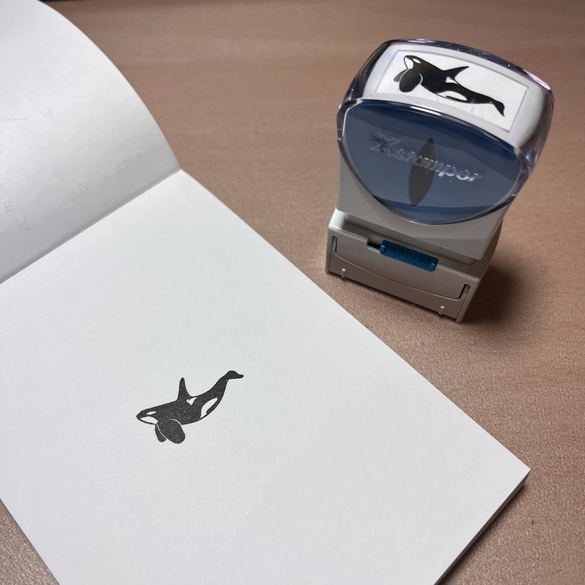 シャチです。 白黒のコントラストがくっきり出ていて、とっても優雅です…✨ Xstamper