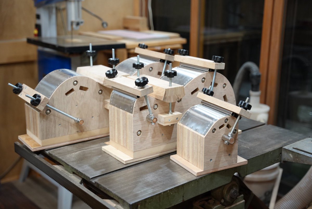 LeafInstruments's tweet image. サイド材のベンディングマシーン

無事に試運転を終えて本番の曲げをしました。
歪みなく、パリっと綺麗な曲面のサイド材に仕上げることができています。