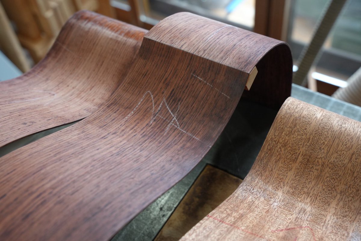 LeafInstruments's tweet image. サイド材のベンディングマシーン

無事に試運転を終えて本番の曲げをしました。
歪みなく、パリっと綺麗な曲面のサイド材に仕上げることができています。