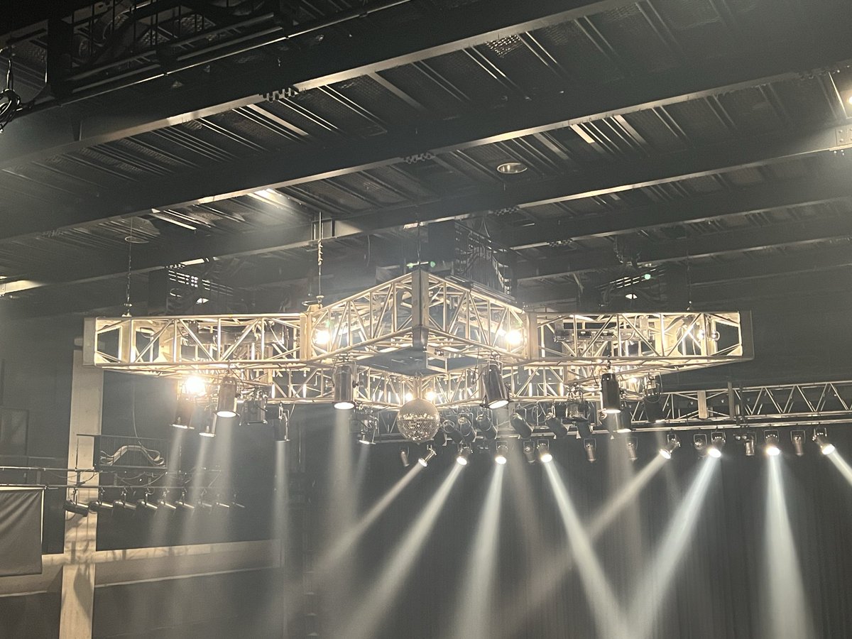 楽しかったー！
久しぶりに会う方が多くて同窓会みたいになった！笑
まりおさん相変わらず歌うまー🫨
２組ともカッコよかった！みんな優勝🍺( 'ω' )و
外寒いからみんな風邪ひかんようにねー！