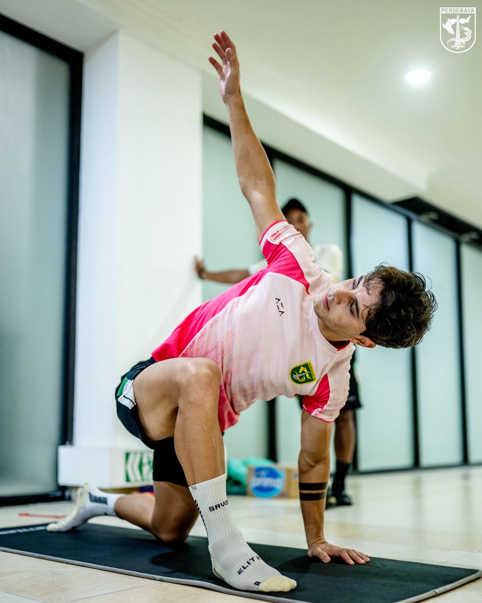 persebayaupdate's tweet photo. Strength Training 
Keep Pushing Rek 🔥🔥

#Persebaya #Persebayauntuksemua https://t.co/1Iate7LvJ2