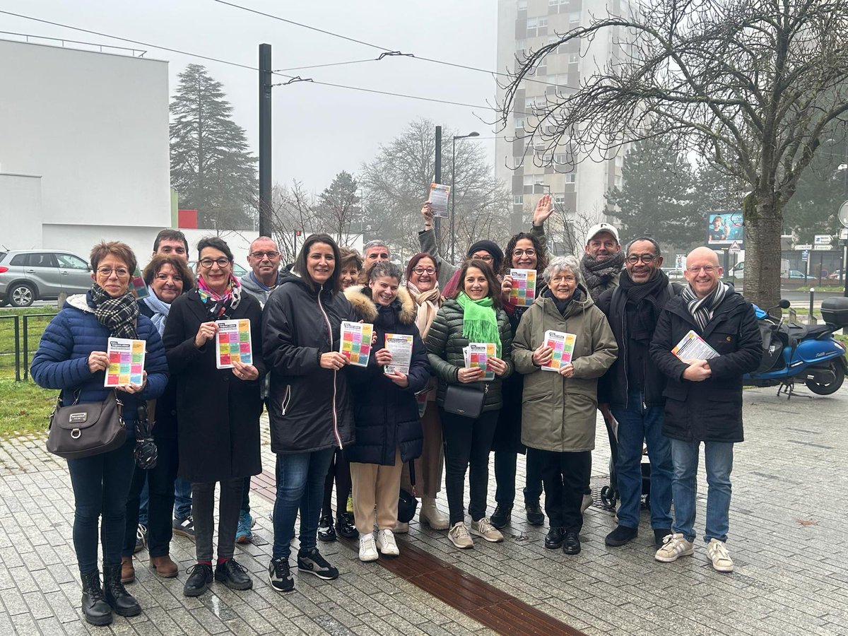 👟 Du terrain, du terrain et encore du terrain. Bravo aux équipes de la <a href="/GaucheUnieNtes/">La Gauche Unie pour Nantes</a> pour la mobilisation massive ce matin encore pour présenter nos propositions aux Nantaises et aux nantais !