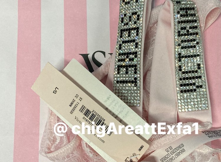 chigAreattExfa1's tweet photo. กกน. ลูกไม้ขอบเพชร มือ 1 ป้ายครบ size L
990฿ รส. ✅
ไม่เคยลอง size L (ขายเพราะหยิบมาผิด size ค่า TT) แถมถุง shop นะคับ ผ่อนได้ 
#ส่งต่อvictoriasecret #ส่งต่อVictoria #victoriasecret #ส่งต่อเสื้อผ้ามือ2 #victoriasecrets #ส่งต่อเสื้อผ้าสาวอวบ https://t.co/9vIVGVNJB6