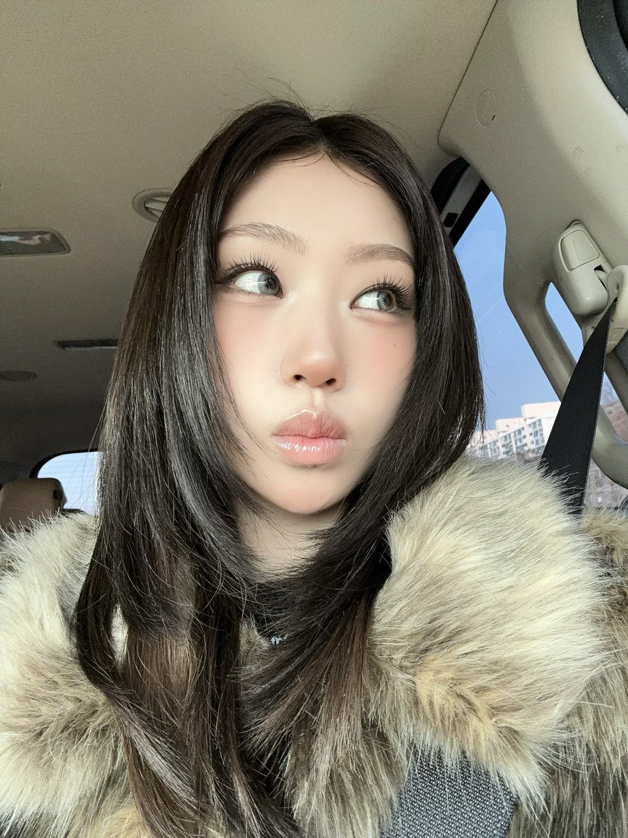 izna_offcl's tweet image. [izME📮]

오늘 누가 저보고 두쫀쿠 같대요….🧆

#izna #이즈나
#CHOIJUNGEUN #최정은